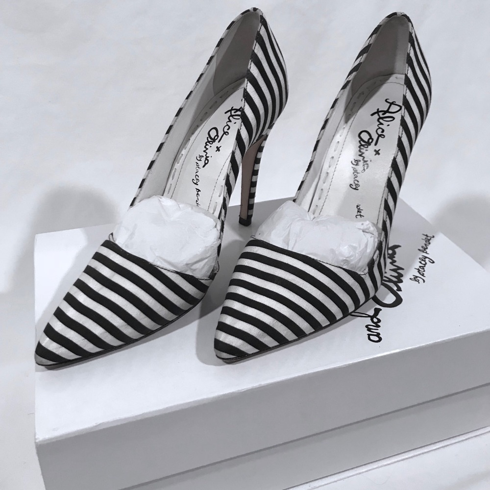 Alice & Olivia Black and white Striped Dina Pumps